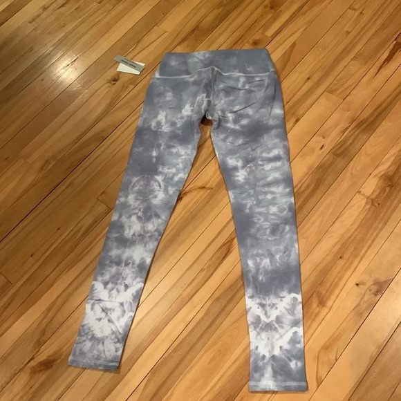 Sweet Romeo denim color compression tie dye leggings. NWT. Medium. - Picture 5 of 5